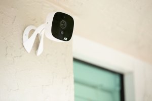 ADT بهترین سیستم امنیتی کامل با دوربین